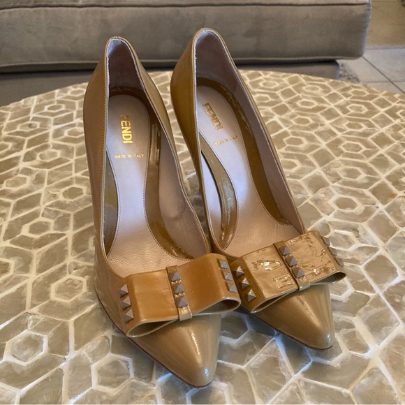 LIKE NEW!  FENDI Décolleté Vernice Borchie Viscone pumps - Picture 16 of 16